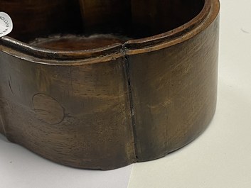 Une bo&icirc;te en bois au couvercle en jade blanche en forme de ruyi, Chine, 18/19&egrave;me